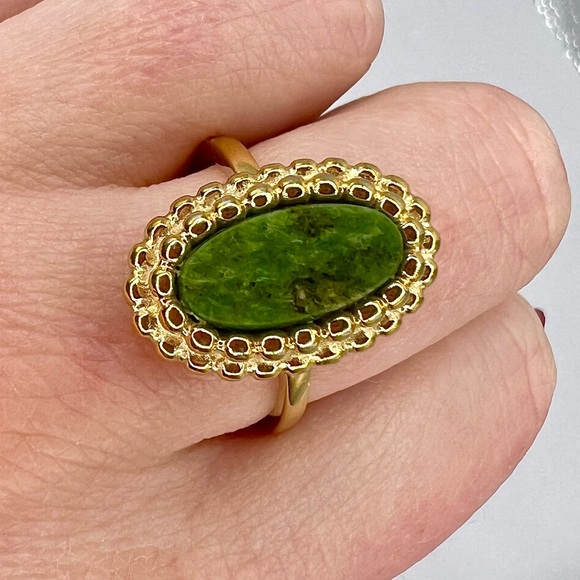 Vintage Sarah Coventry Green Cabochon Statement Ring Gold Tone size 7 - Picture 4 of 6